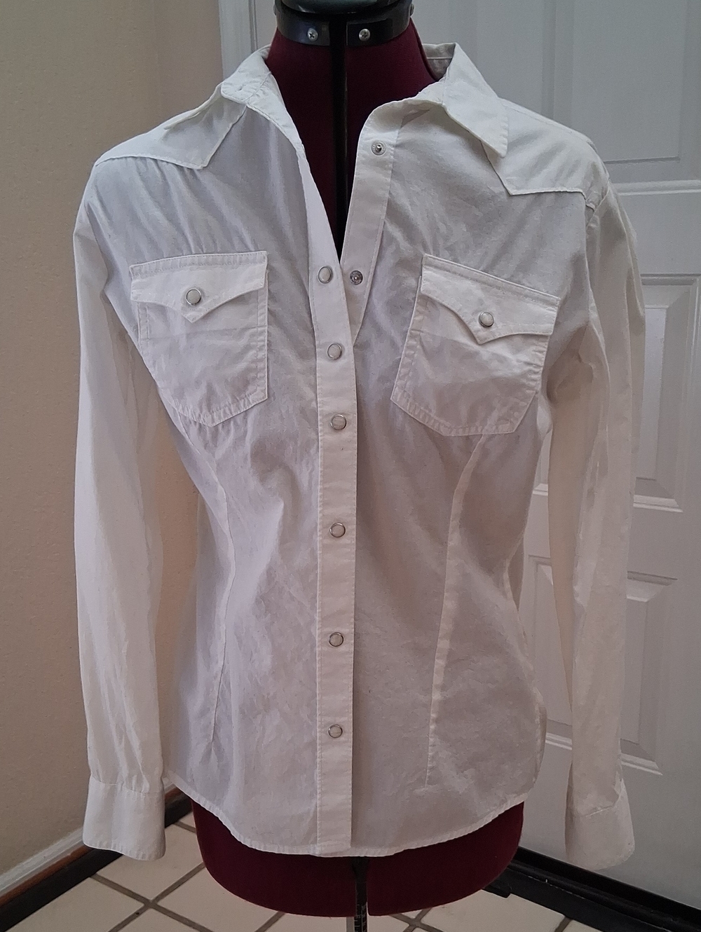 Wrangler White Pearl Snaps Shirt.